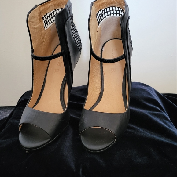 L.A.M.B. sz 6.5 stilettos - Picture 1 of 3